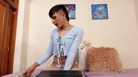 Snapshot of aliceusher_1 chatting on 25, 10, 2025 J Ruiz online show from 25, 10, 2025