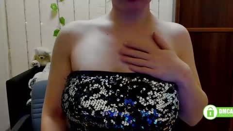 Snapshot of alicia_folow chatting on 4, 3, 2025 Alicia online show from 4, 3, 2025