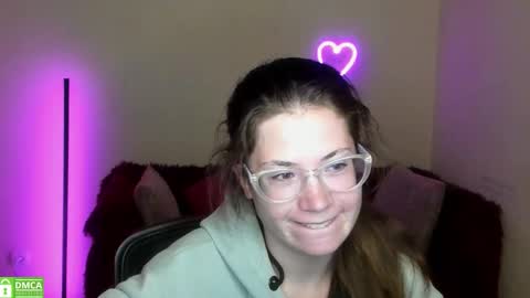 Snapshot of alicia_folow chatting on 10, 9, 2025 Alicia online show from 10, 9, 2025