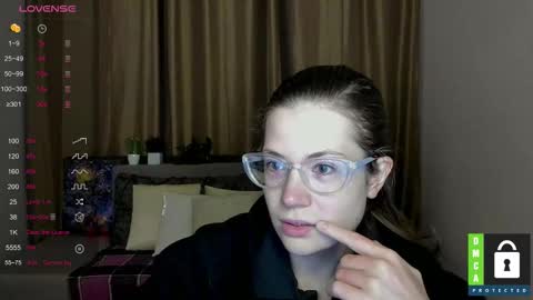 Snapshot of alicia_folow chatting on 1, 10, 2025 Alicia online show from 1, 10, 2025