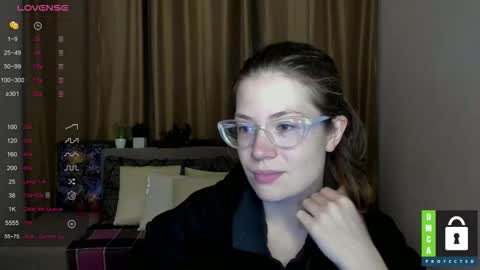 Snapshot of alicia_folow chatting on 2, 10, 2025 Alicia online show from 2, 10, 2025