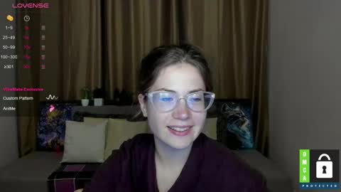 Snapshot of alicia_folow chatting on 4, 10, 2025 Alicia online show from 4, 10, 2025