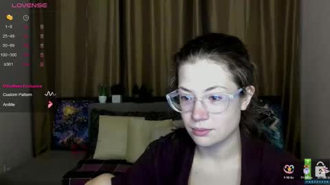 Snapshot of alicia_folow chatting on 7, 10, 2025 Alicia online show from 7, 10, 2025