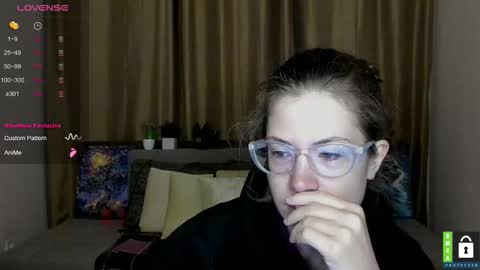 Snapshot of alicia_folow chatting on 10, 10, 2025 Alicia online show from 10, 10, 2025