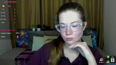 Snapshot of alicia_folow chatting on 14, 10, 2025 Alicia online show from 14, 10, 2025