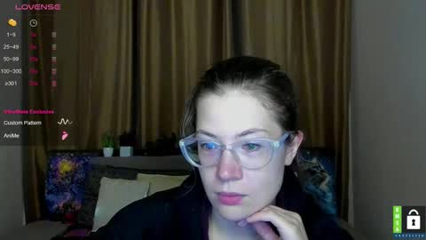 Snapshot of alicia_folow chatting on 17, 10, 2025 Alicia online show from 17, 10, 2025