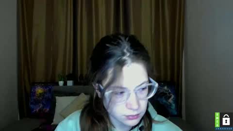 Snapshot of alicia_folow chatting on 25, 10, 2025 Alicia online show from 25, 10, 2025