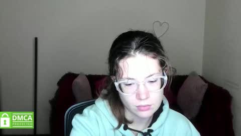 Snapshot of alicia_folow chatting on 27, 10, 2025 Alicia online show from 27, 10, 2025