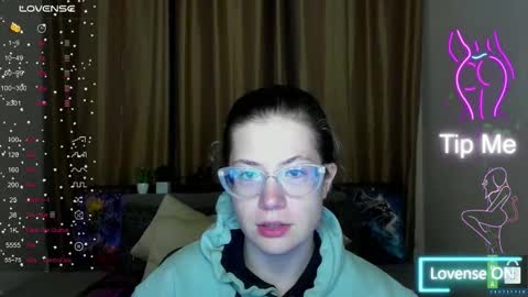 Snapshot of alicia_folow chatting on 30, 10, 2025 Alicia online show from 30, 10, 2025