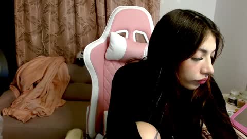 Snapshot of alicia_key_ chatting on 16, 12, 2024 ALICIA online show from 16, 12, 2024