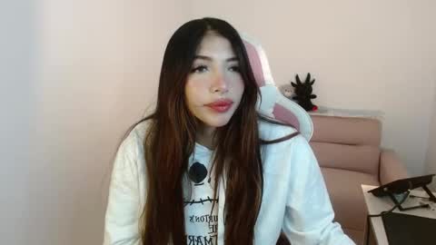 Snapshot of alicia_key_ chatting on 10, 11, 2025 ALICIA online show from 10, 11, 2025