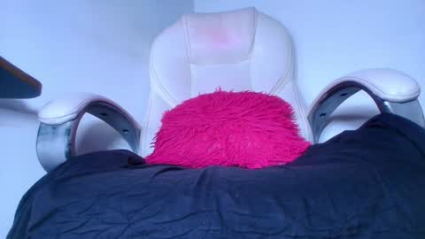 Alicia Kyse  online show from 4, 1, 2025