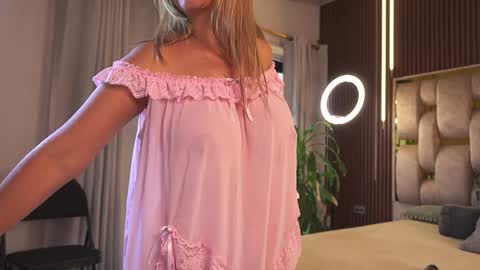 Snapshot of alicia_lang chatting on 22, 9, 2025 Alicia Lang online show from 22, 9, 2025