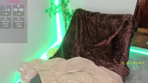 Jennyfer online show from 6, 3, 2025