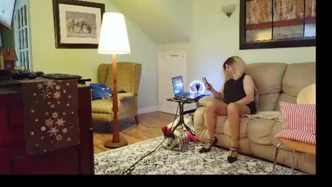 Snapshot of aliciadehart181 chatting on 5, 7, 2026 Alicia deHart Help me reach 1000 Followers. Its FREE online show from 5, 7, 2026