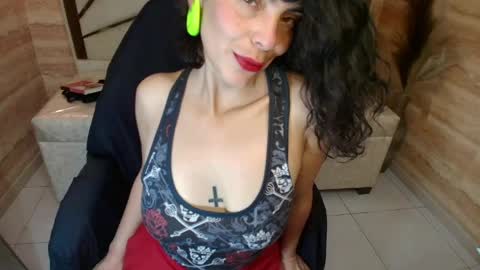 Snapshot of alie_martin_r chatting on 6, 5, 2026 Alie online show from 6, 5, 2026