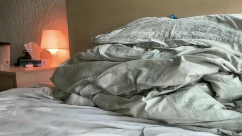 Aliensuppstar online show from 9, 4, 2026