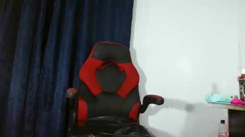 Snapshot of aliison_hot_84463 chatting on 19, 12, 2025 Michelle online show from 19, 12, 2025