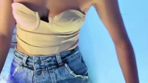 Snapshot of alikaa_nia chatting on 1, 12, 2025 online show from 1, 12, 2025