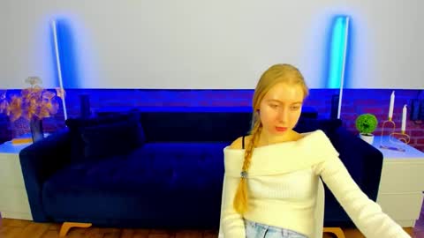 Snapshot of alina__blonde chatting on 27, 10, 2025 Alina online show from 27, 10, 2025