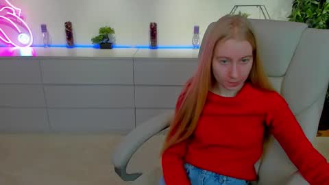 Snapshot of alina__blonde chatting on 1, 11, 2025 Alina online show from 1, 11, 2025