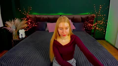 Snapshot of alina__blonde chatting on 6, 11, 2025 Alina online show from 6, 11, 2025