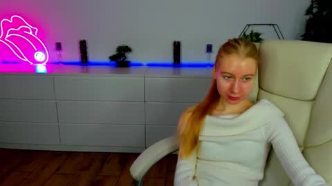 Snapshot of alina__blonde chatting on 18, 11, 2025 Alina online show from 18, 11, 2025