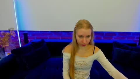 Snapshot of alina__blonde chatting on 27, 11, 2025 Alina online show from 27, 11, 2025