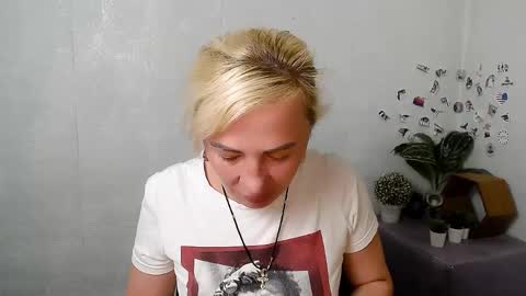 Snapshot of alinafrey_ chatting on 7, 5, 2026 Alina online show from 7, 5, 2026
