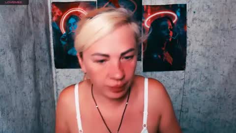 Snapshot of alinafrey_ chatting on 18, 6, 2026 Alina online show from 18, 6, 2026
