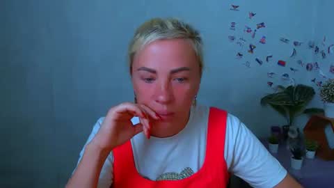 Snapshot of alinafrey_ chatting on 4, 7, 2026 Alina online show from 4, 7, 2026