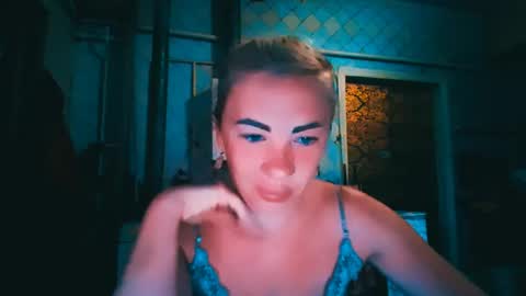 Snapshot of alinafrey_ chatting on 8, 7, 2026 Alina online show from 8, 7, 2026