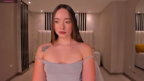 alinakravitz_ online show from 19, 9, 2025