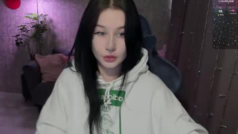 Aline Greeeen online show from 10, 4, 2026