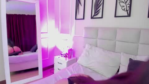 Snapshot of alisa_walker chatting on 10, 3, 2025 online show from 10, 3, 2025