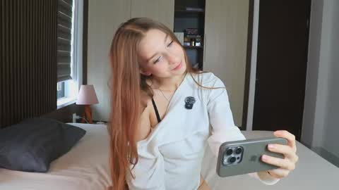 Snapshot of alisaa_01 chatting on 13, 5, 2026 Alice Fansly Alisa01 online show from 13, 5, 2026