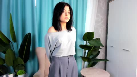 Im Alisa and its my first day here online show from 1, 7, 2026