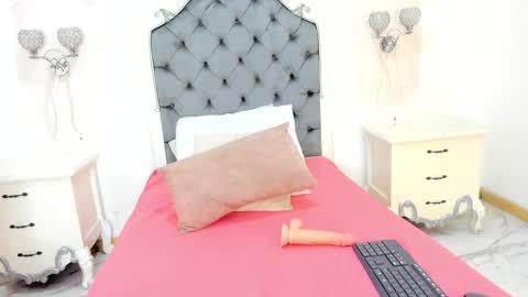 Snapshot of alison_carde05 chatting on 8, 9, 2025 Alison online show from 8, 9, 2025