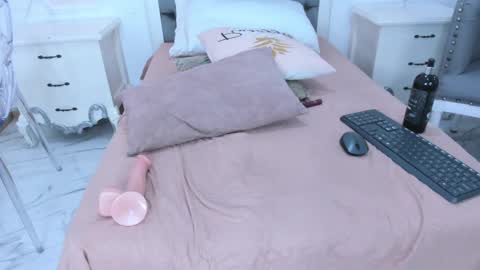 Snapshot of alison_carde05 chatting on 15, 9, 2025 Alison online show from 15, 9, 2025