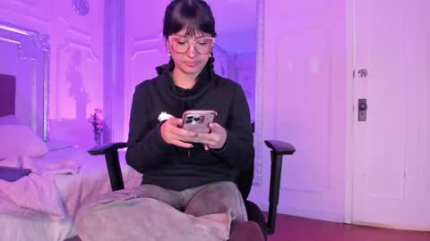 Alison Fishert online show from 14, 11, 2025