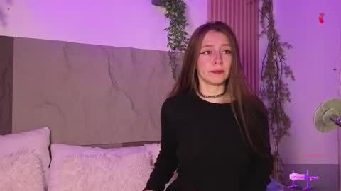 Snapshot of alissa_cute1 chatting on 14, 12, 2025 Mia online show from 14, 12, 2025
