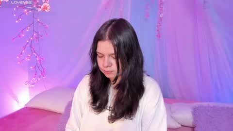 Snapshot of alissa_cute1 chatting on 7, 7, 2026 Mia online show from 7, 7, 2026