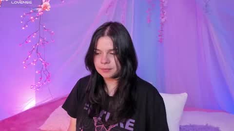 Snapshot of alissa_cute1 chatting on 8, 7, 2026 Mia online show from 8, 7, 2026