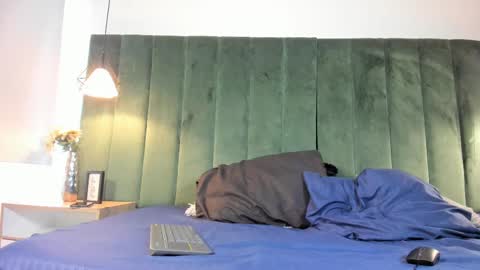Snapshot of alixxxe_ chatting on 13, 10, 2025 A L I X X X E  online show from 13, 10, 2025