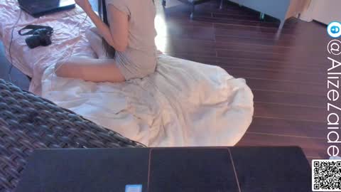 Alize Zaide online show from 6, 12, 2024