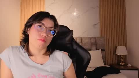 Snapshot of alkivamoon chatting on 7, 6, 2026 alkivamoon online show from 7, 6, 2026