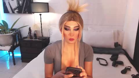 Miss Gia online show from 15, 12, 2024