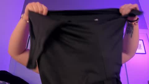 Laura online show from 10, 3, 2025