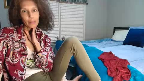 wishlist on bio online show from 31, 10, 2025