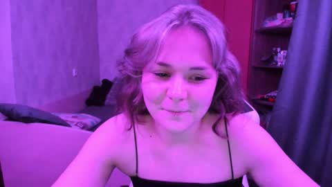 Snapshot of alli_zi chatting on 23, 10, 2025 Blair online show from 23, 10, 2025